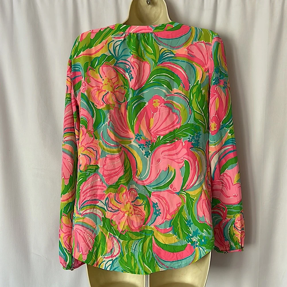 Lilly Pulitzer 💯% Silk Tropical Floral Long Sleeve Shirt Top **Size M** 🌸🌸 - Picture 3 of 5